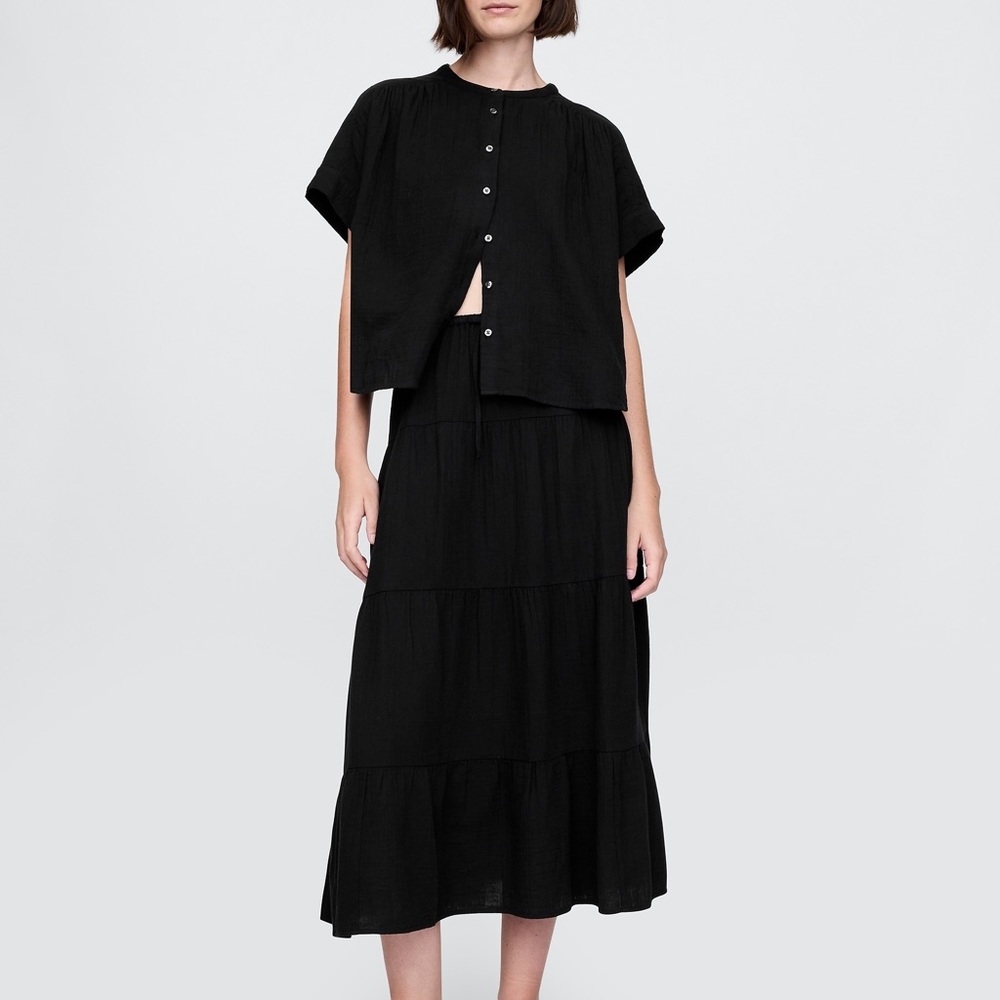 NWT GAP Full Ruffle Skirt. True Black Size Medium